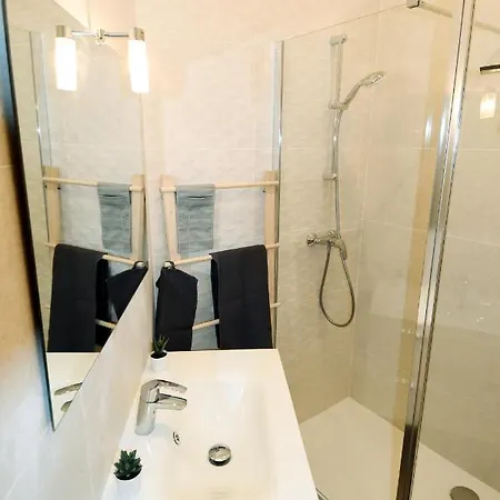 Le Jardin Du Port Apartment